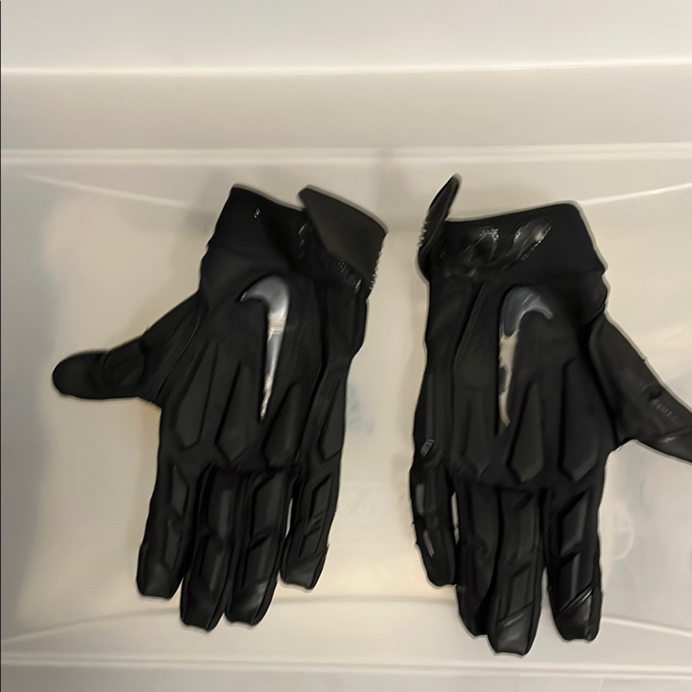 Nike Black Athletic Gloves with Reinforced Palms